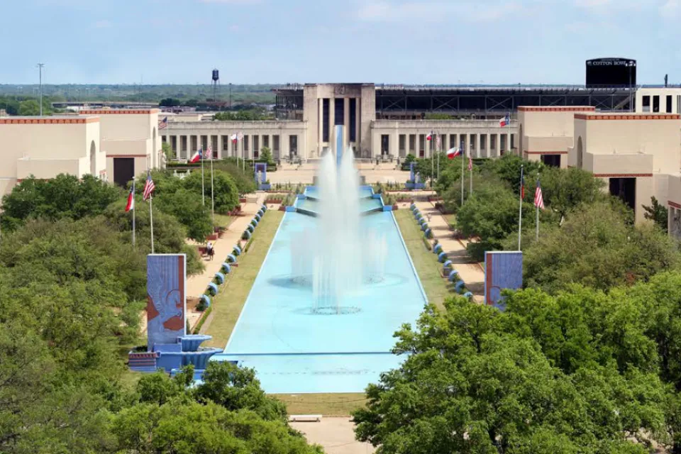 View of fountain and buildings in Fair Park, Dallas